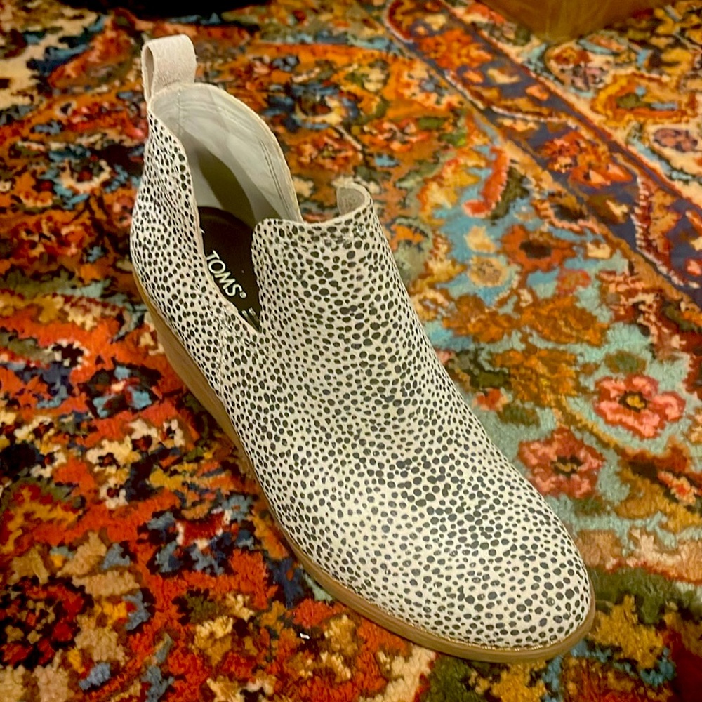 TOMS Women's Kallie Wedge Booties Cheetah Print